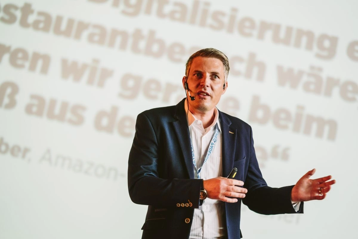 Dr. Stefan Döring